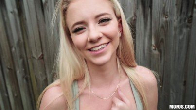 Cute Riley Gets Seduced 10