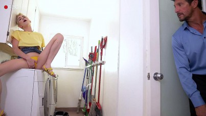 Hidden Cam To Shoot Porn With My Stepdaughter 4